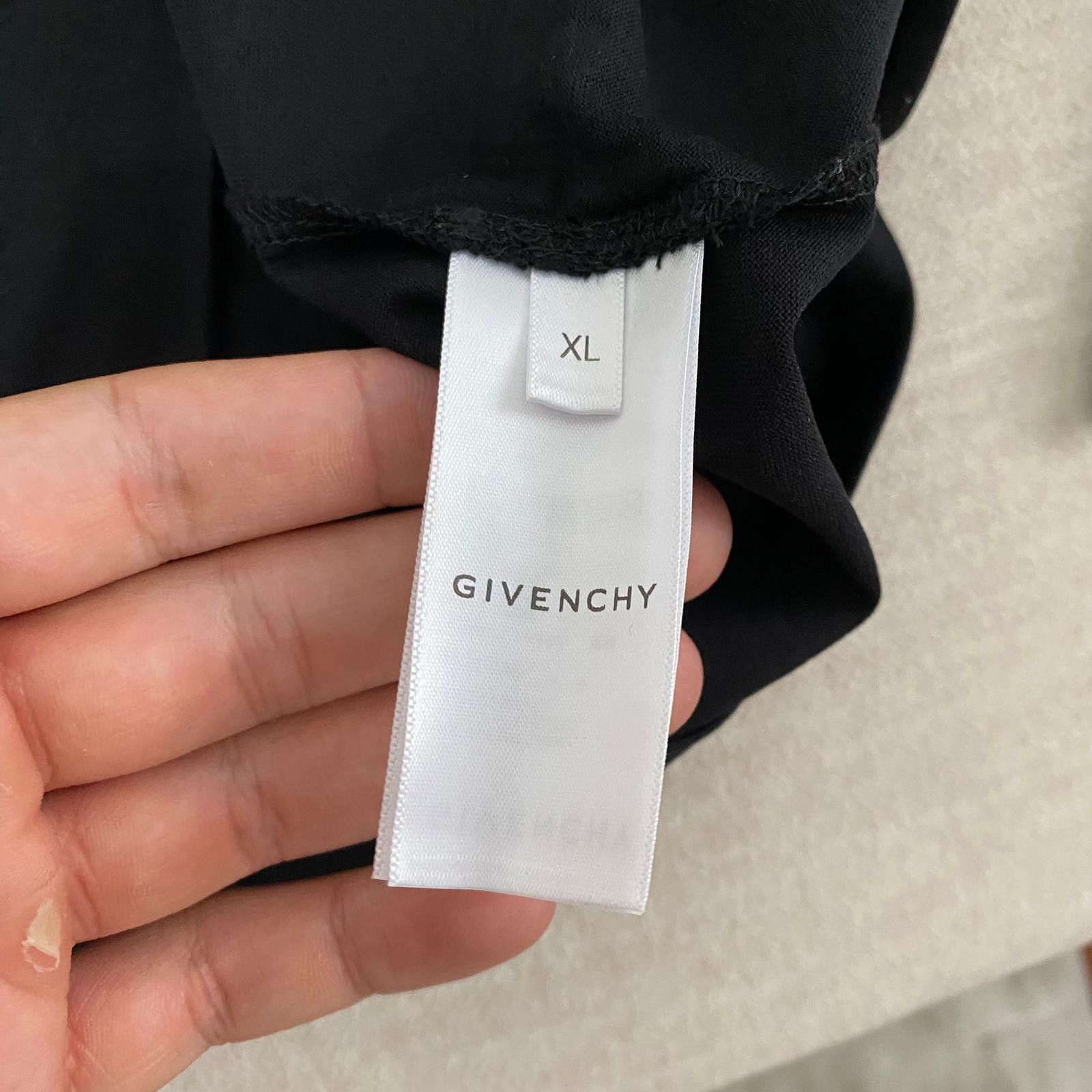 Givenchy Black Reverse Logo Oversized T-shirt Size US XL / EU 56 / 4 - 7 Thumbnail