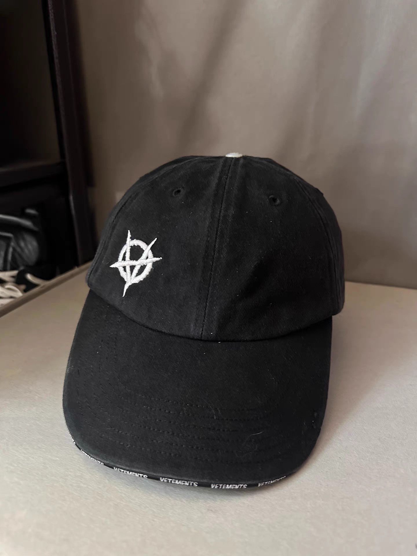 Vetements Vetements Anti-War Logo Baseball Cap Size ONE SIZE - 1 Thumbnail