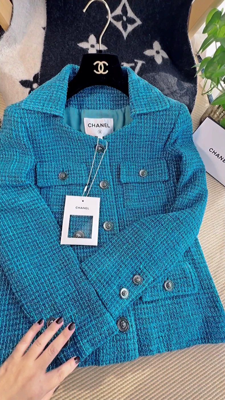 Chanel Chanel 22 early spring coats Nextarrow-2505 Size XS / US 0-2 / IT 36-38 - 1 Thumbnail