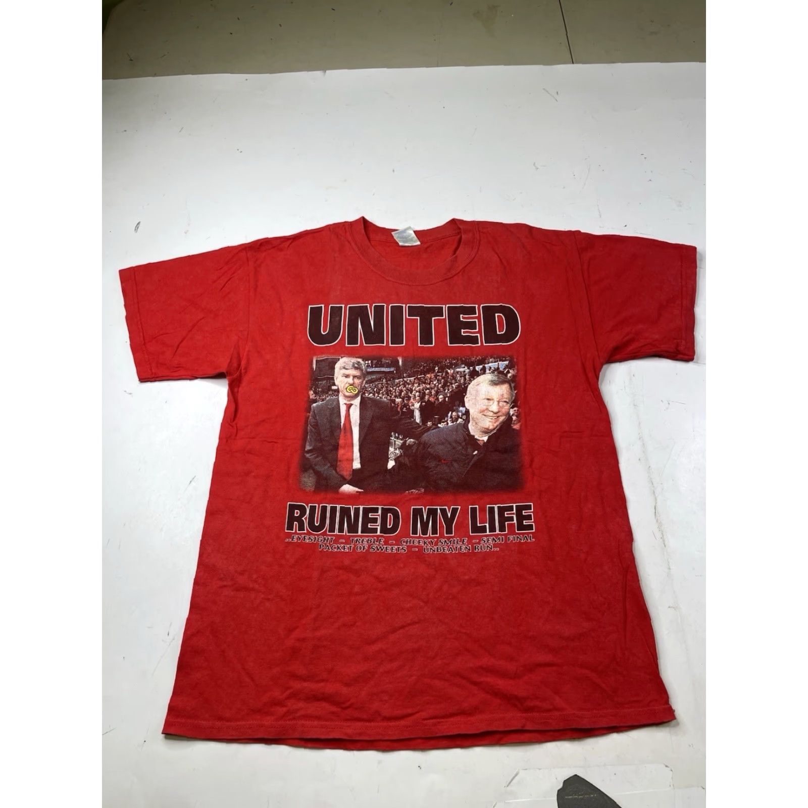 Vintage VINTAGE Manchester United Arsenal Football Joke Spoof T Shirt Large Red Cotton Men Regular Short Sleeve Round Neck Mens Size US L / EU 52-54 / 3 - 2 Thumbnail