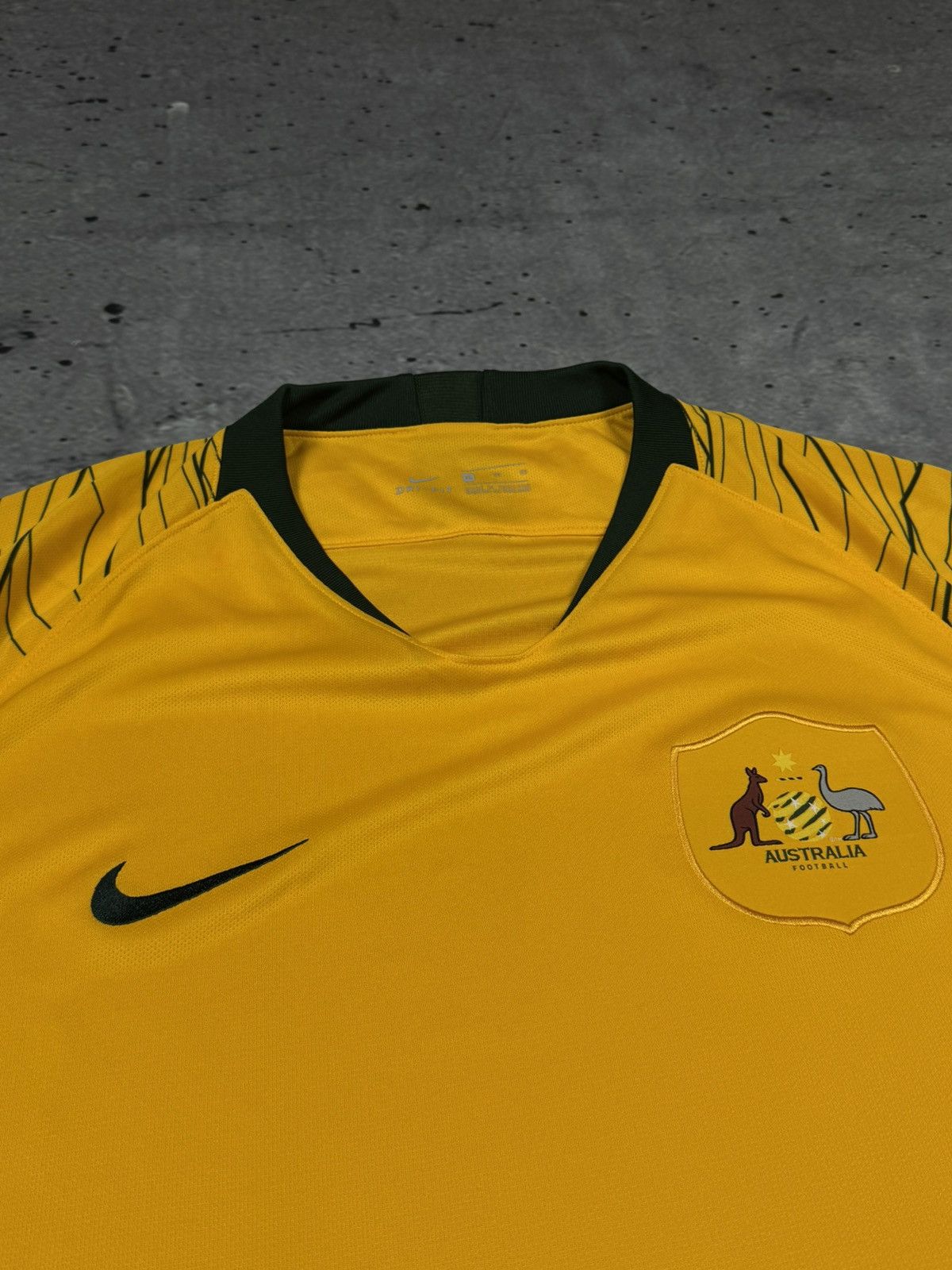 Nike Australia 2018-2019 Nike Football Jersey Size US XL / EU 56 / 4 - 5 Thumbnail