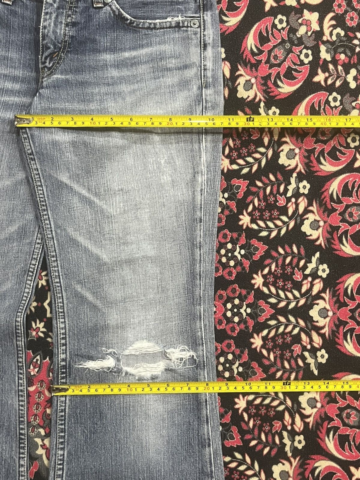 Levi's Vintage Y2K Levi’s Blue Washed Distressed Flare Jeans Size 32" / US 10 / IT 46 - 14 Thumbnail