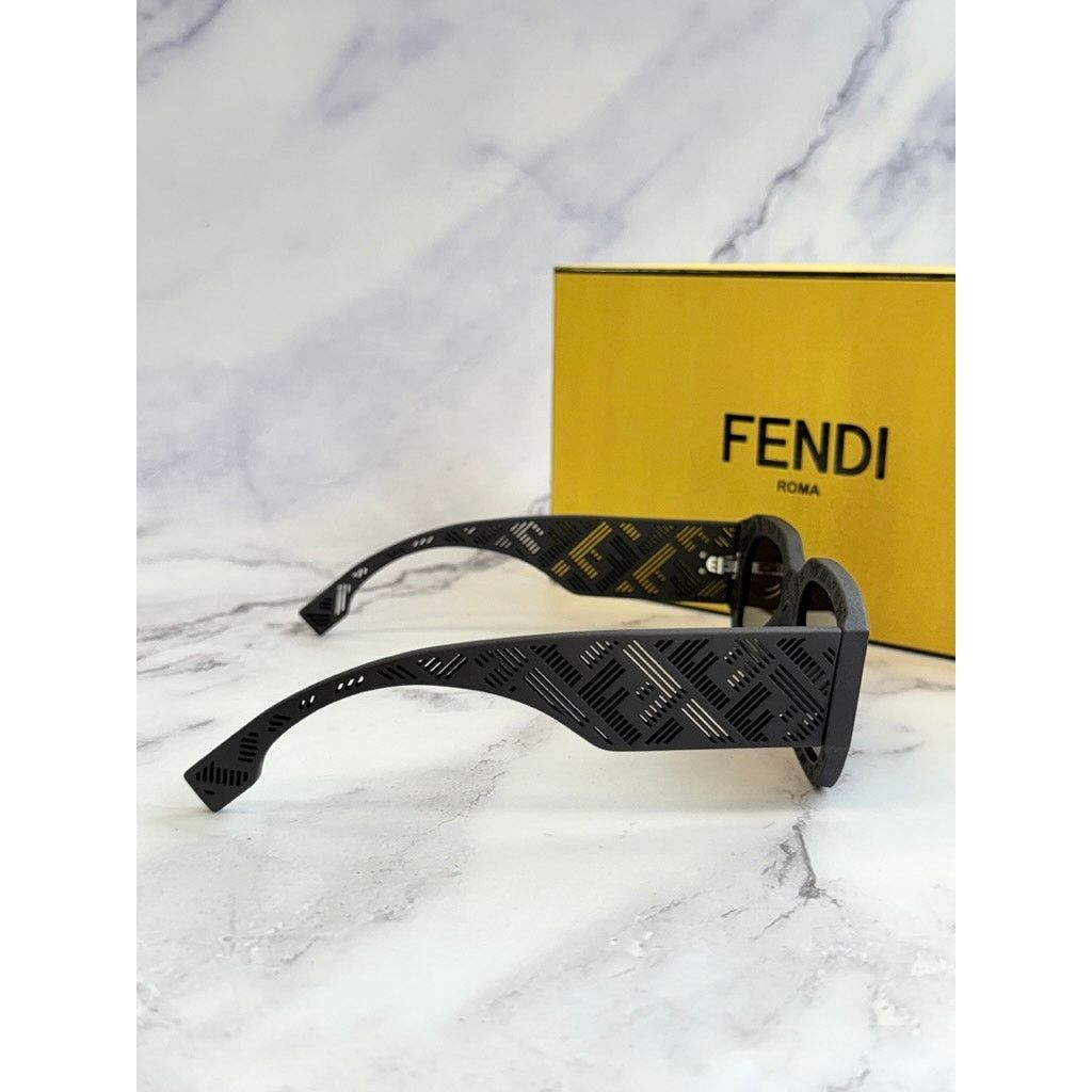Fendi NEW Fendi FE40113I Black Shadow Unisex Sunglasses $500 Size ONE SIZE - 6 Thumbnail