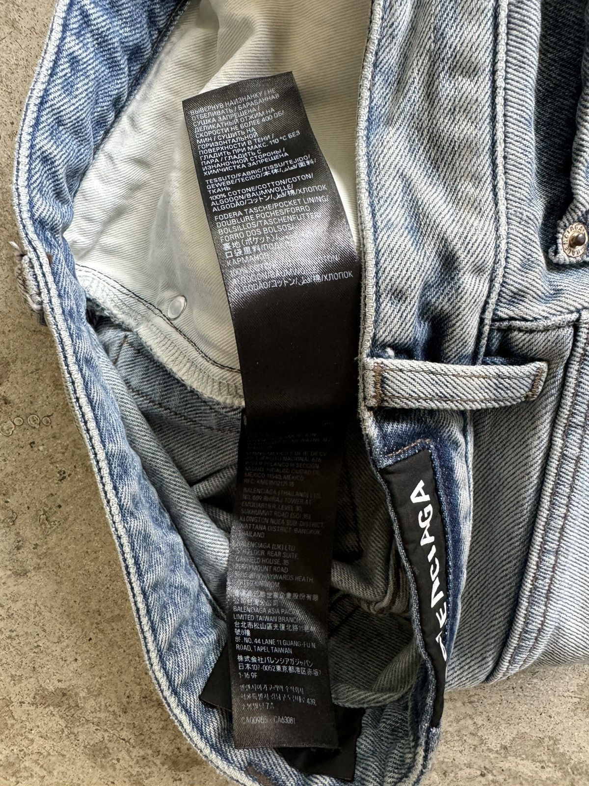 Balenciaga BALENCIAGA BOOTCUT FLARED SHRUNKEN DENIM JEANS BELL PANTS Size US 27 - 6 Thumbnail