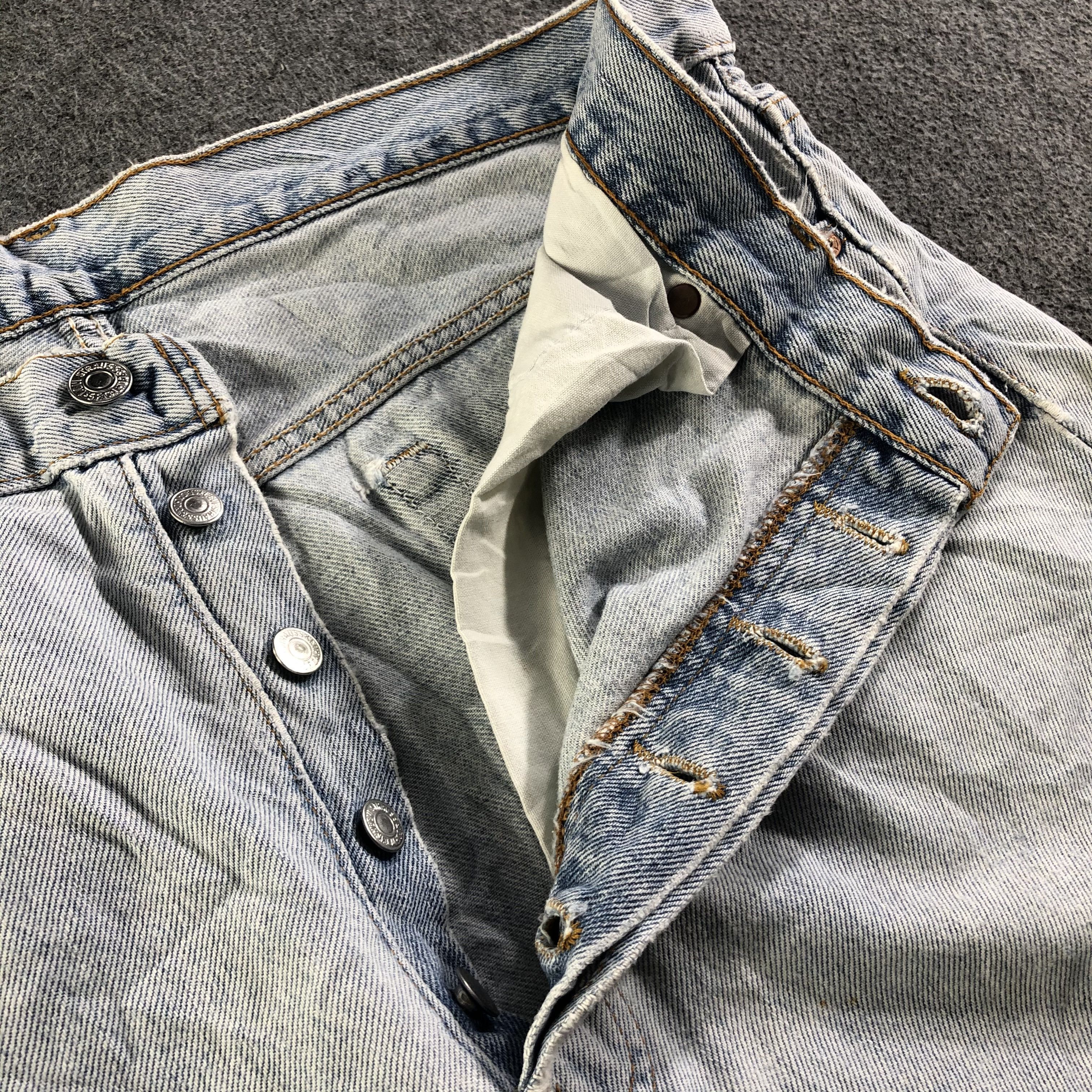 Levi's 90s Vintage Light Wash Levis 501 Jeans-J4365 Size US 34 / EU 50 - 11 Thumbnail