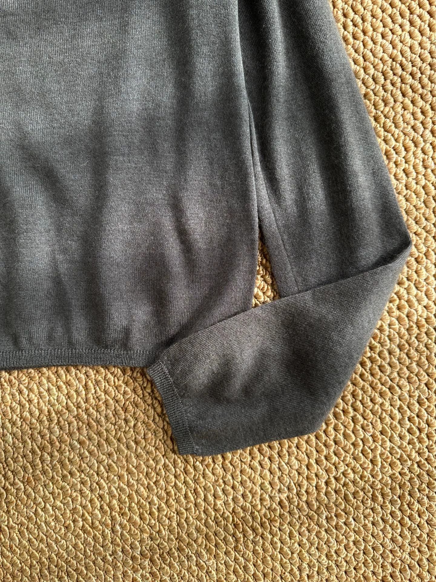 Prada PRADA women's gray knit long-sleeve top 40 Size M / US 6-8 / IT 42-44 - 3 Thumbnail