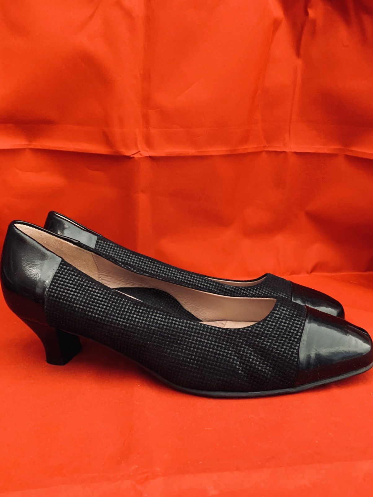 Designer BEAUTIFEEL Suede & Patent Leather Cap Toe Kitten Heel Pumps Size US 9 / IT 39 - 3 Thumbnail