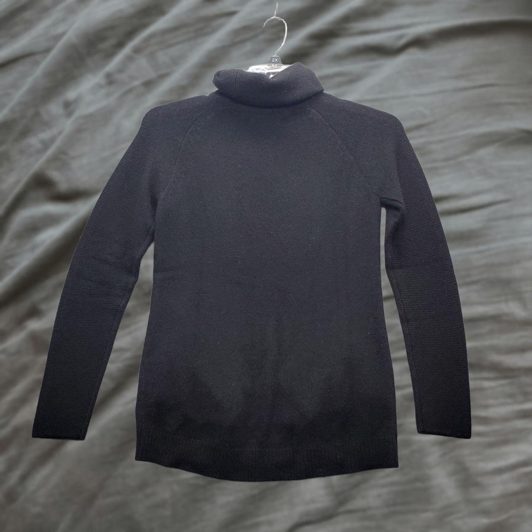Vintage Max Studio Sweater Women XS Black 2 Ply Cashmere Pocket Long Sleeve Turtle Neck Size XS / US 0-2 / IT 36-38 - 1 Thumbnail