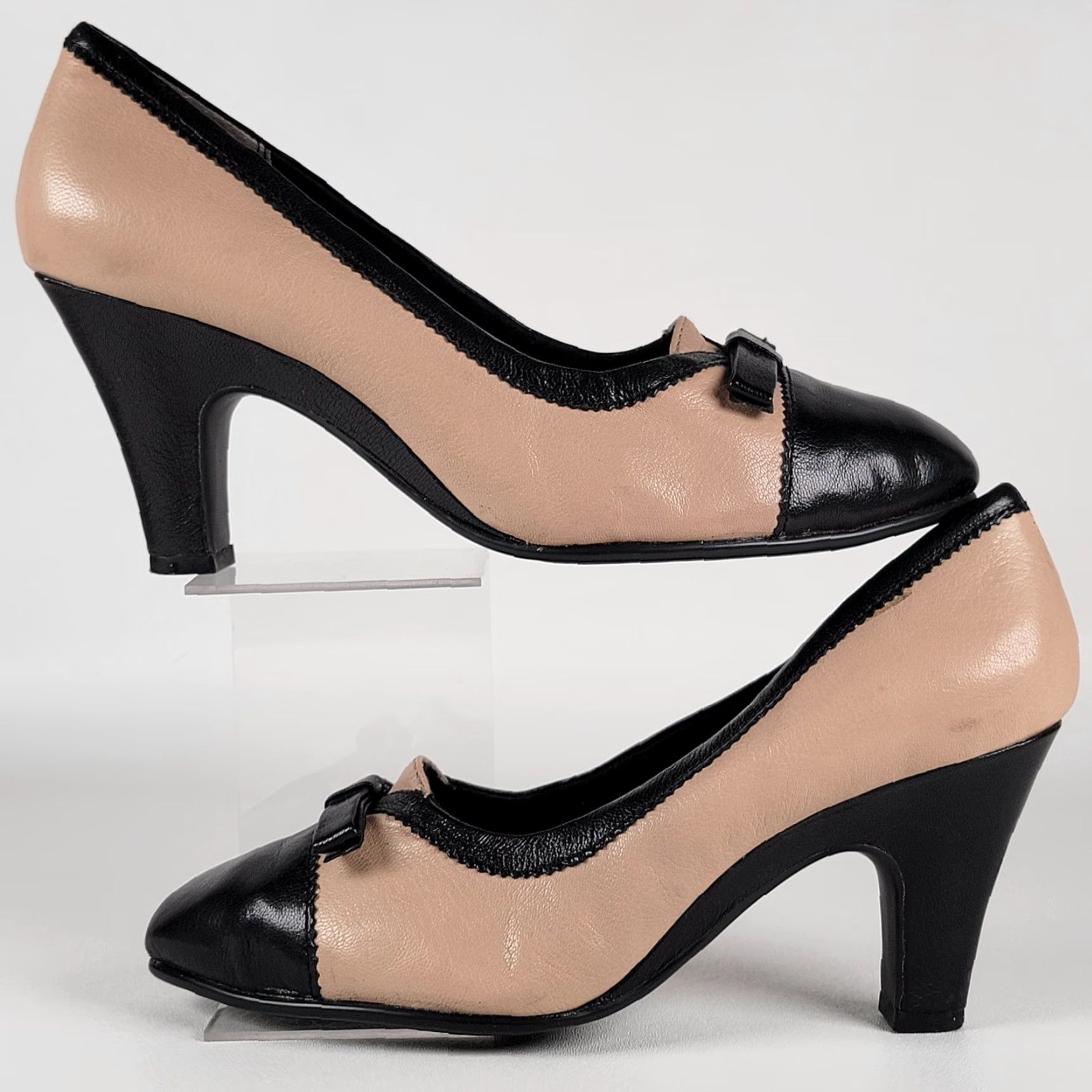 Vintage Aerosoles City Scape Kitten Heel Pumps Womens 9.5 Black Tan Bow Leather Slip On Solid Round Toe City Women Heel Pump 9.5 Womens Size US 10 / IT 40 - 5 Thumbnail