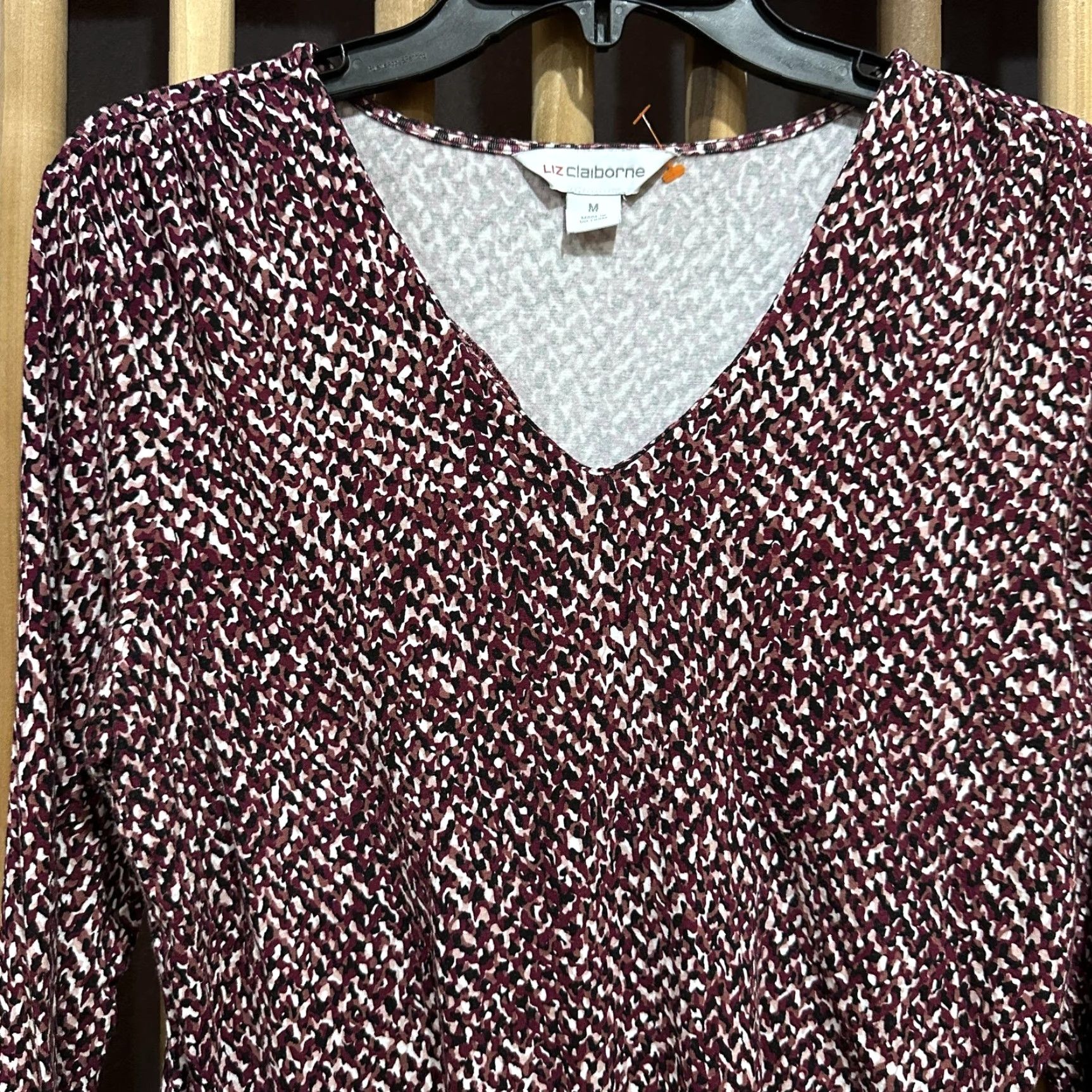 Liz Claiborne Liz Claiborne Shirt Women M Burgundy Pink V-Neck Long Sleeve Stretch Knit Size M / US 6-8 / IT 42-44 - 5 Thumbnail