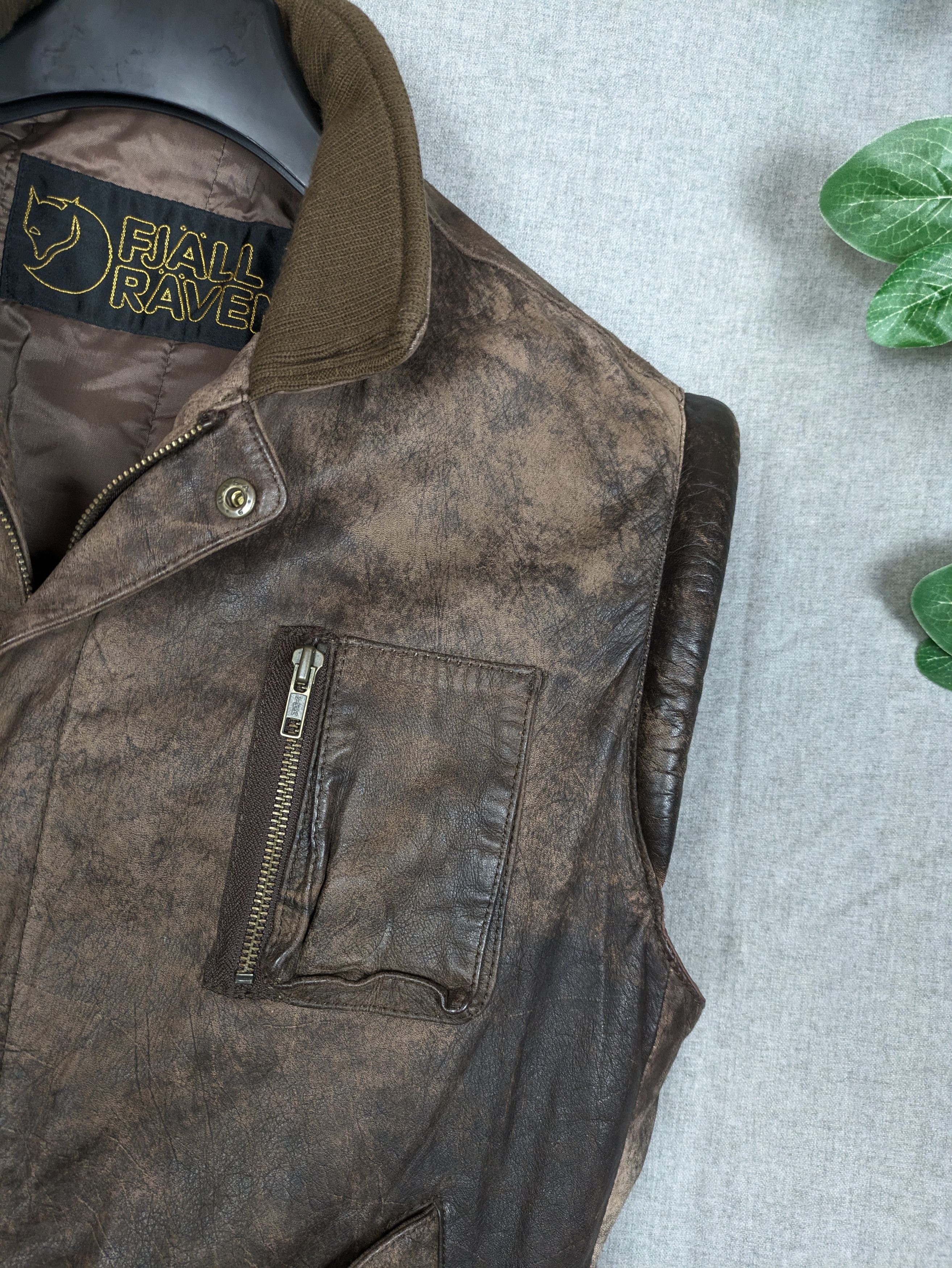Fjallraven Fjällräven XL Men Leather Vest 90s Vintage Jacket fjallraven Size US XL / EU 56 / 4 - 3 Thumbnail