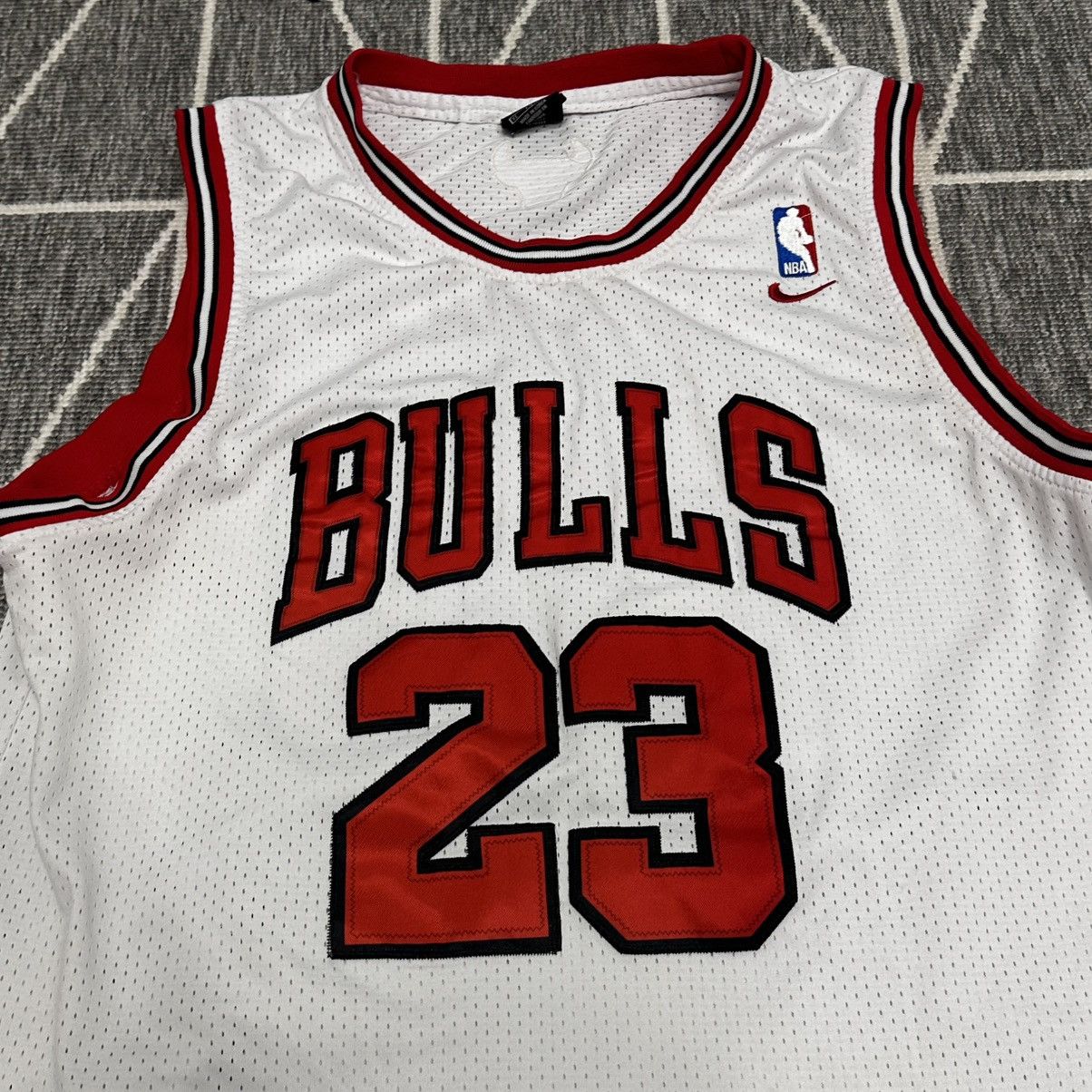 NBA × Nike × Vintage nike team vintage chicago bulls jersey jordan Size US XL / EU 56 / 4 - 4 Thumbnail