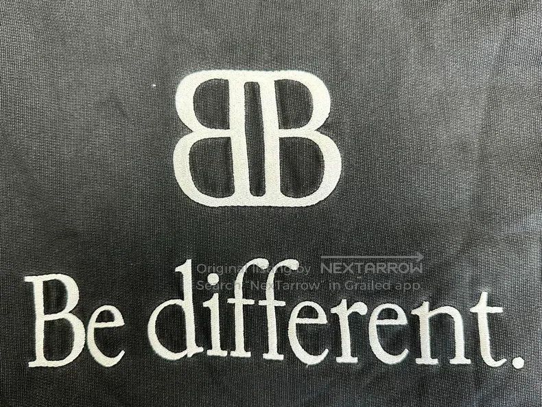 Balenciaga Balenciaga Printed Hooded Sweatshirt Size US S / EU 44-46 / 1 - 3 Thumbnail