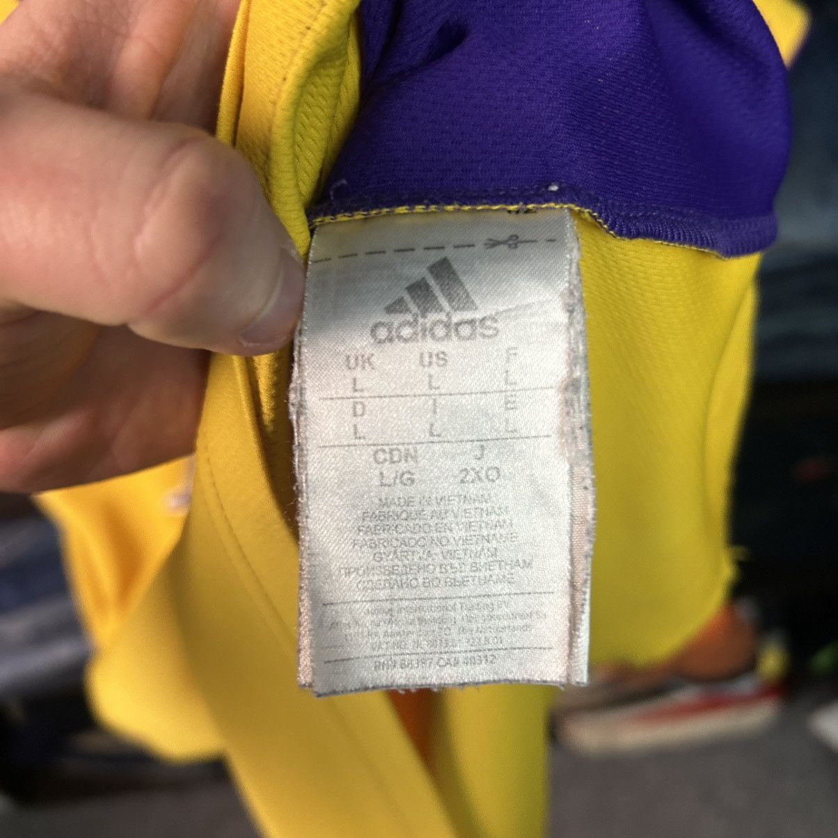 Adidas Vintage NBA Adidas Lakers 12 Howard Basketball Jersey size L Size US L / EU 52-54 / 3 - 9 Thumbnail