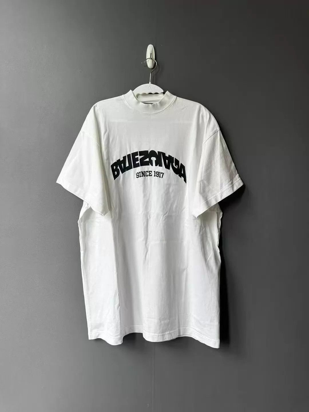 Balenciaga White Short Sleeve Graphic T-Shirt Size US S / EU 44-46 / 1 - 1 Thumbnail