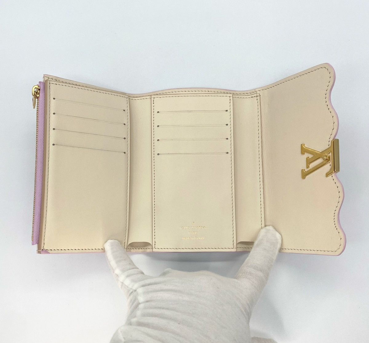 Louis Vuitton Louis Vuitton Portefeuille Capucines Compact Trifold Wallet Size ONE SIZE - 12 Thumbnail