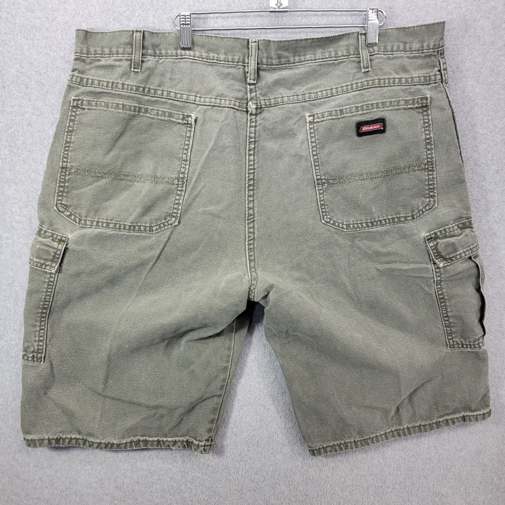 Dickies VINTAGE Dickies CARGO Shorts mens 42 Green Cotton Relaxed Fit ER201SOG carpenter y2k Mens Size US 42 / EU 58 - 5 Thumbnail