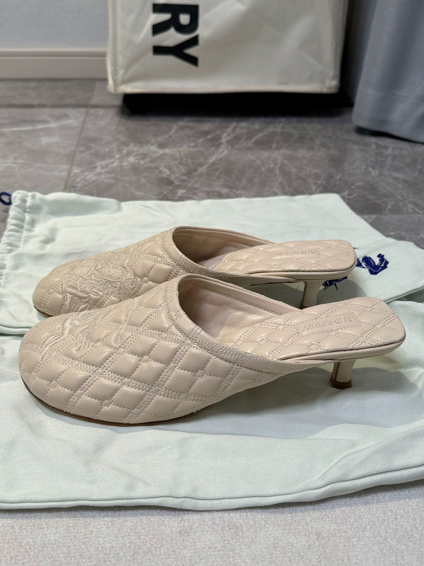 Burberry Burberry Lambskin Mule 38 Ivory Silent Low Heel Size US 7.5 / IT 37.5 - 3 Thumbnail