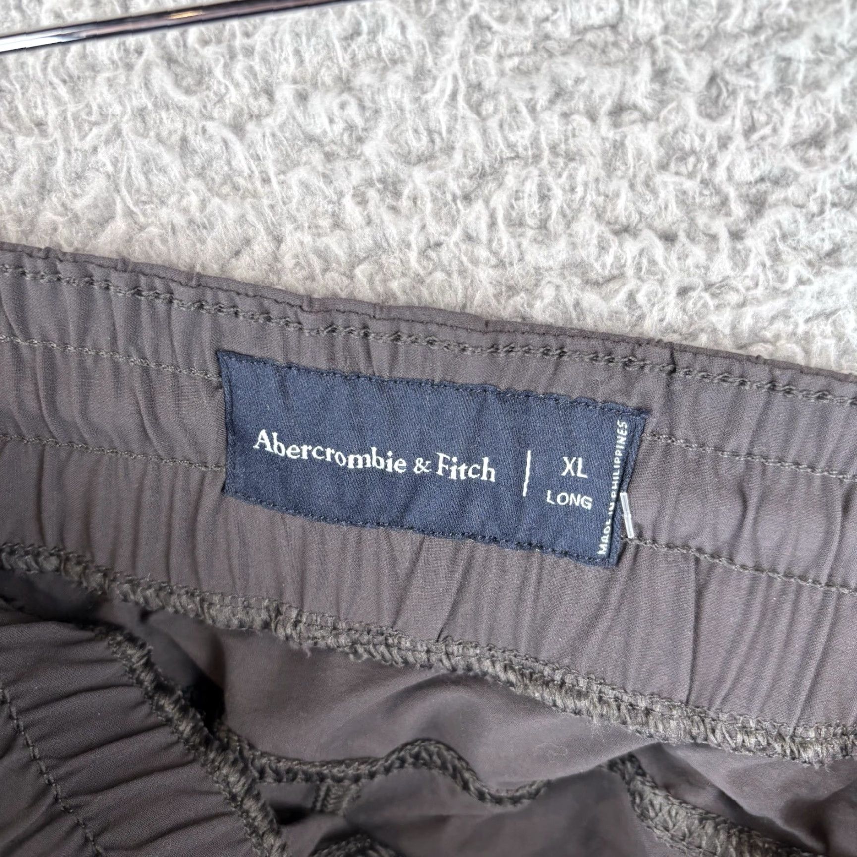 Abercrombie & Fitch Abercrombie & Fitch Track Pants Mens XL Long Gray Nylon Zip Pockets Lightweight Vintage 90s Grunge Hip Hop Windbreaker Style Tapered Regular Fit Size US 36 / EU 52 - 7 Thumbnail