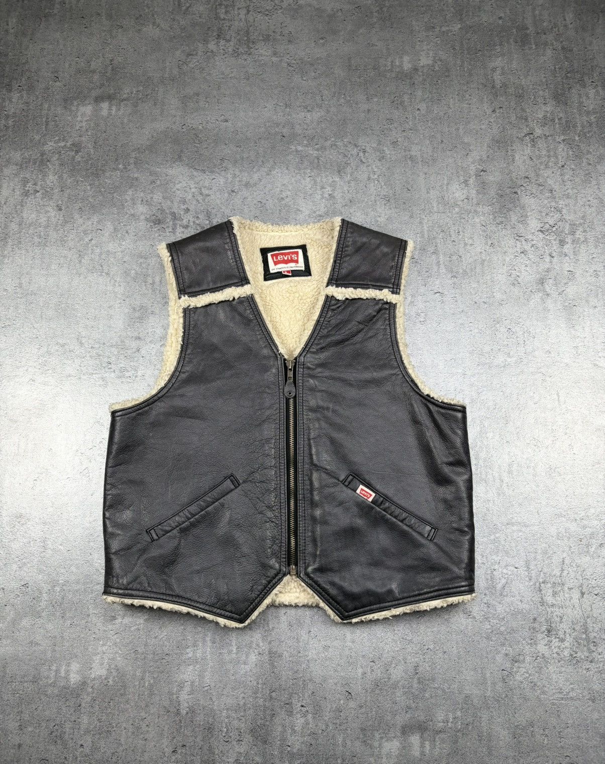 Levi's Vintage Levi’s Sherpa Leather Vest Zip Up Biker Style Size US L / EU 52-54 / 3 - 1 Thumbnail