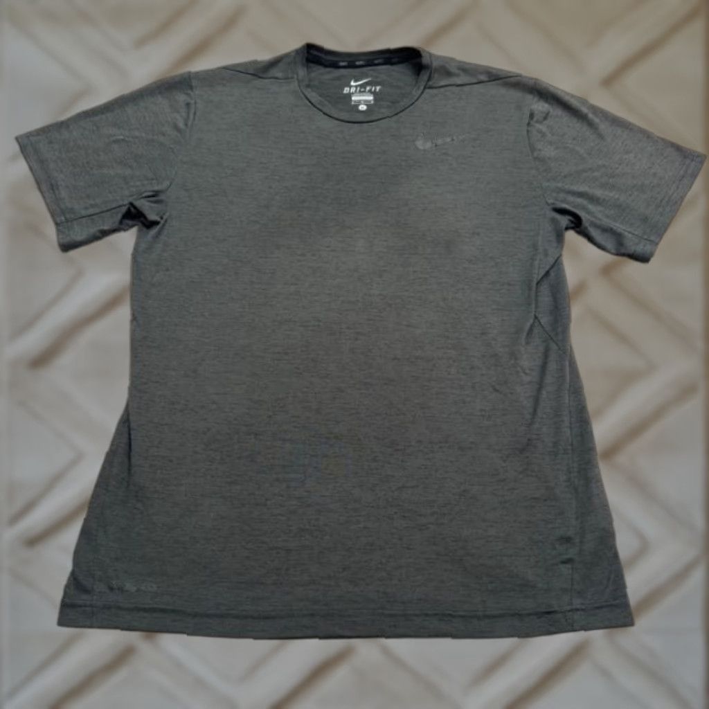 Nike Nike Dri-Fit Active T-Shirt Mens Medium Gray Short Sleeve Crew Neck Athletic Tee Size US M / EU 48-50 / 2 - 1 Thumbnail