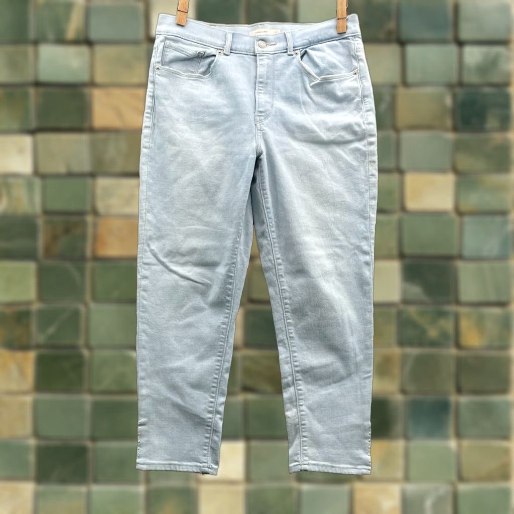 Levi's Classic Crop Jeans Women's 10 Light Wash Boho Academia 90s Relaxed Shirt