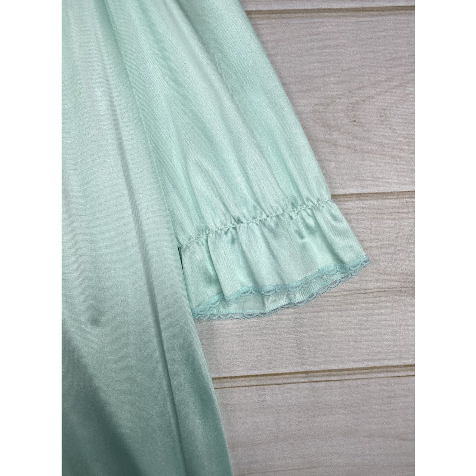 Vintage VINTAGE Vanity Fair Nightgown Womens S Green Button Up Lace Satin Pocket Long Shirt Size ONE SIZE - 4 Thumbnail