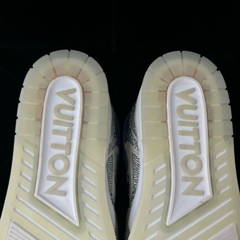 Louis Vuitton Louis Vuitton Blue sky and white clouds full of drilling b Size US 9.5 / EU 42-43 - 8 Thumbnail