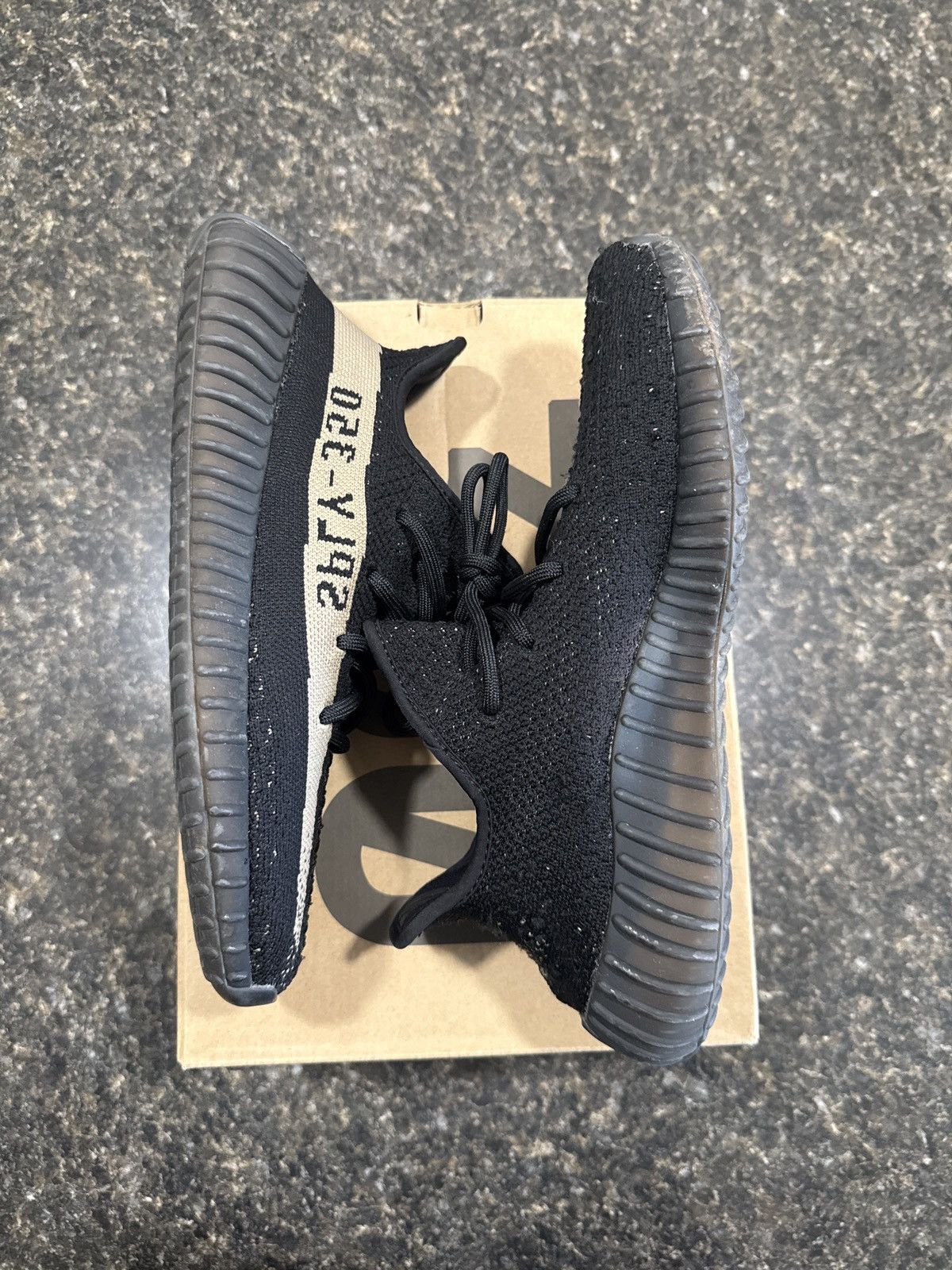 Yeezy YEEZY BOOST 350 CORE GREEN V2 Size US 8 / EU 41 - 5 Thumbnail