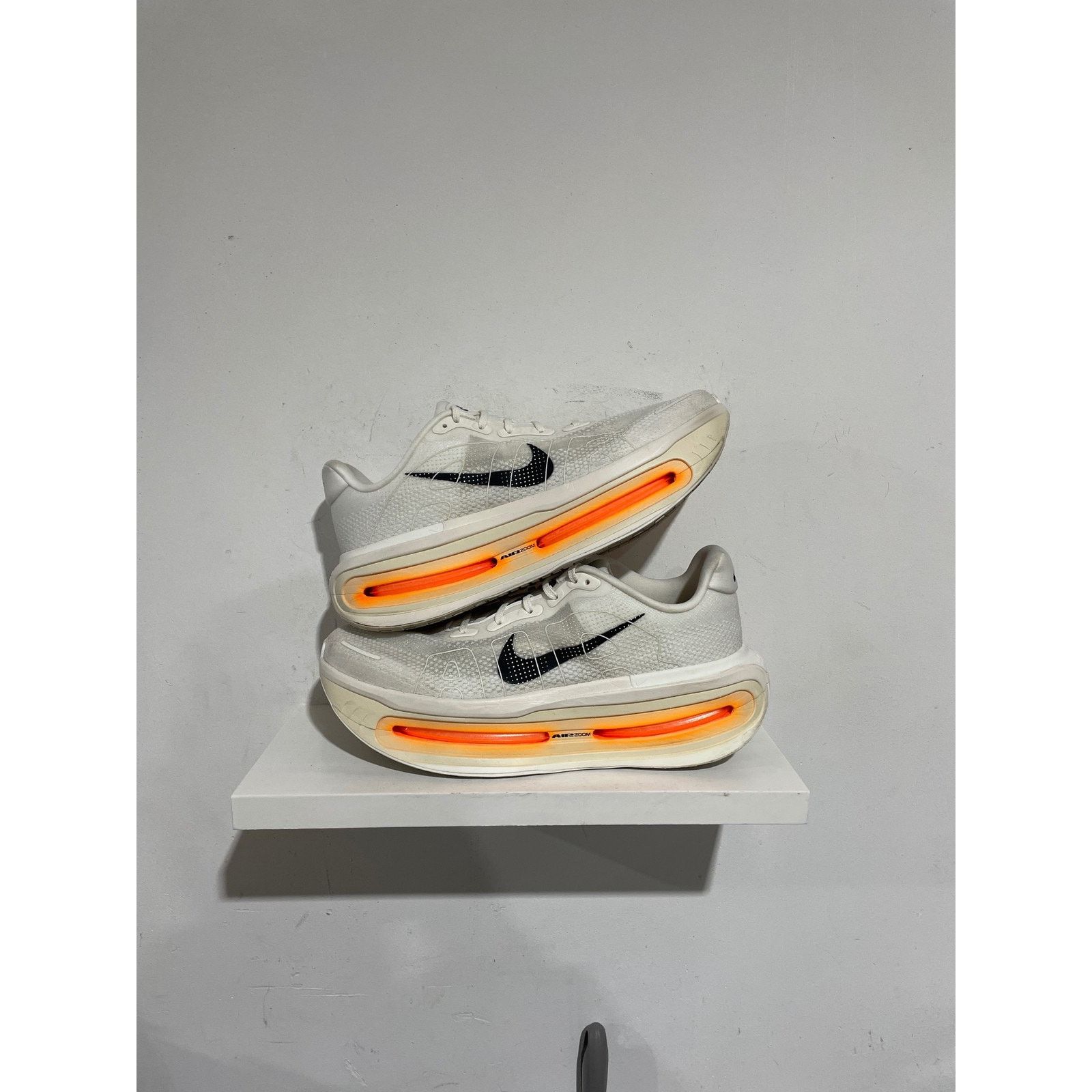 Nike NIKE VOMERO PREMIUM SAIL COCONUT MILK SIZE 14 PREOWNED Size US 14 / EU 47 - 1 Thumbnail