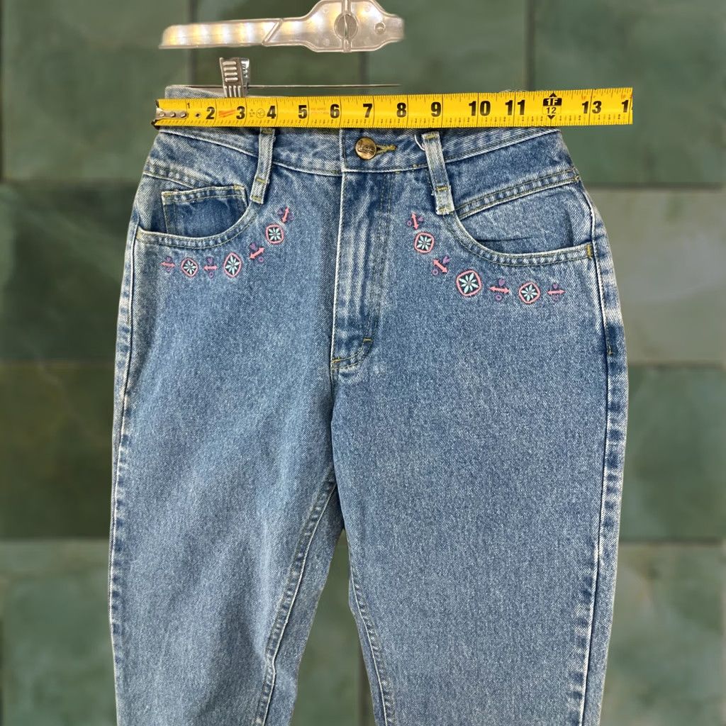 Lee VINTAGE Lee Womens Jeans 5 Blue Hi Rise Mom Tapered Embroidered 90s Size 27" / US 4 / IT 40 - 1 Thumbnail