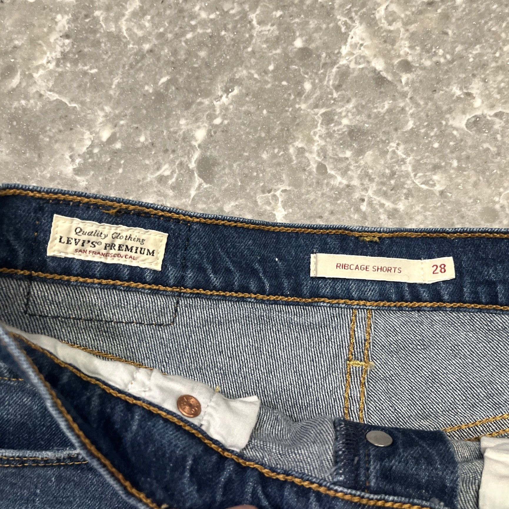 Levi's Levi's Premium Womens Ribcage Button Fly Cut Off Jean Shorts Size 28 Size 28" / US 6 / IT 42 - 2 Thumbnail