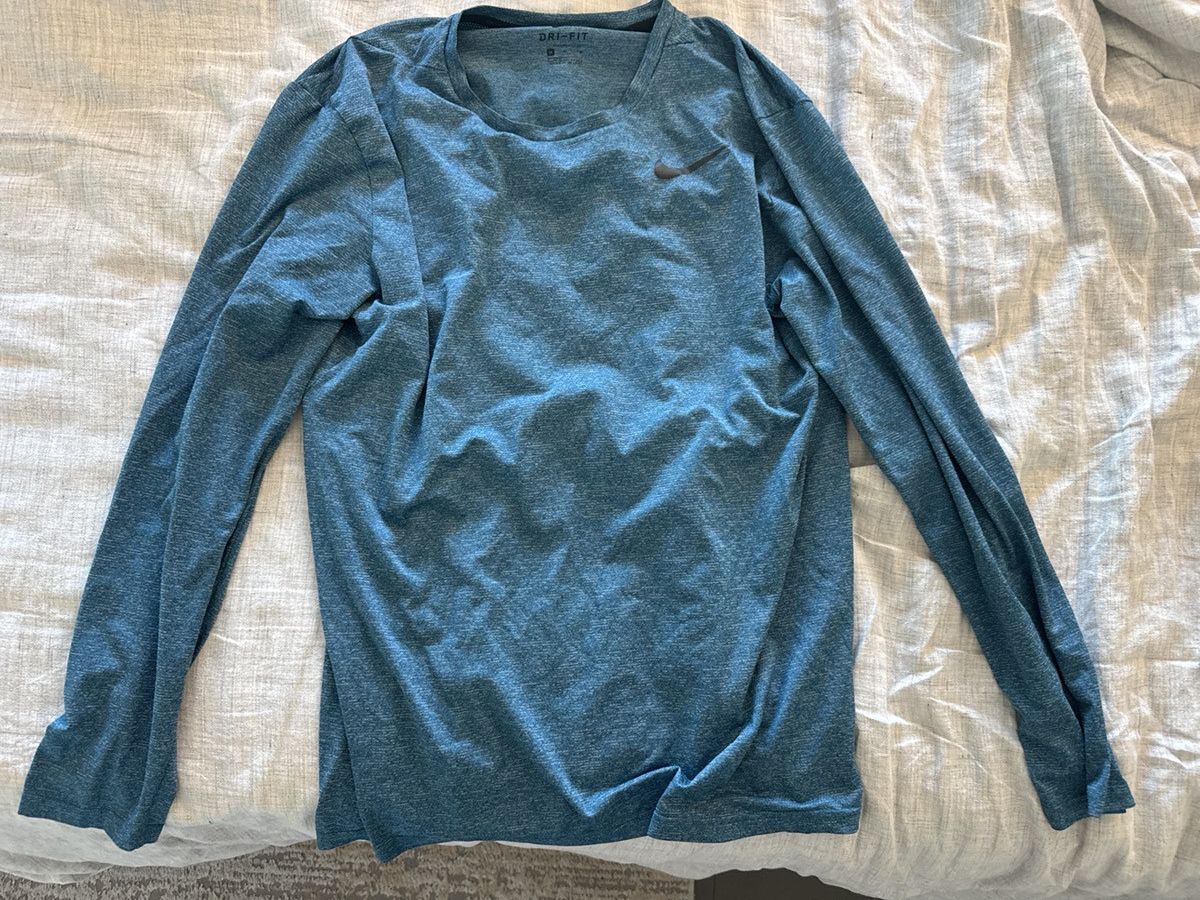 Nike Blue Nike dry fit long sleeve T-shirt Size US M / EU 48-50 / 2 - 1 Preview
