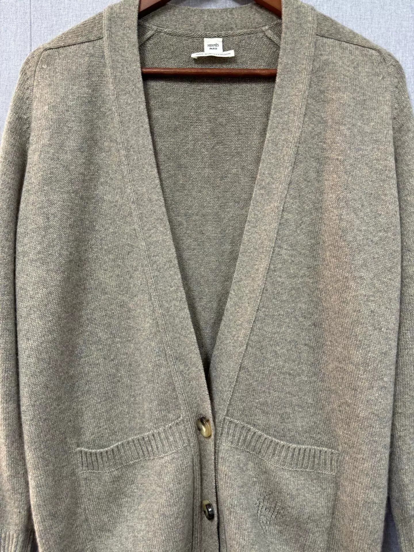 Hermes Hermes Gray Cashmere Cardigan Size 36 Like New Size XS / US 0-2 / IT 36-38 - 4 Thumbnail