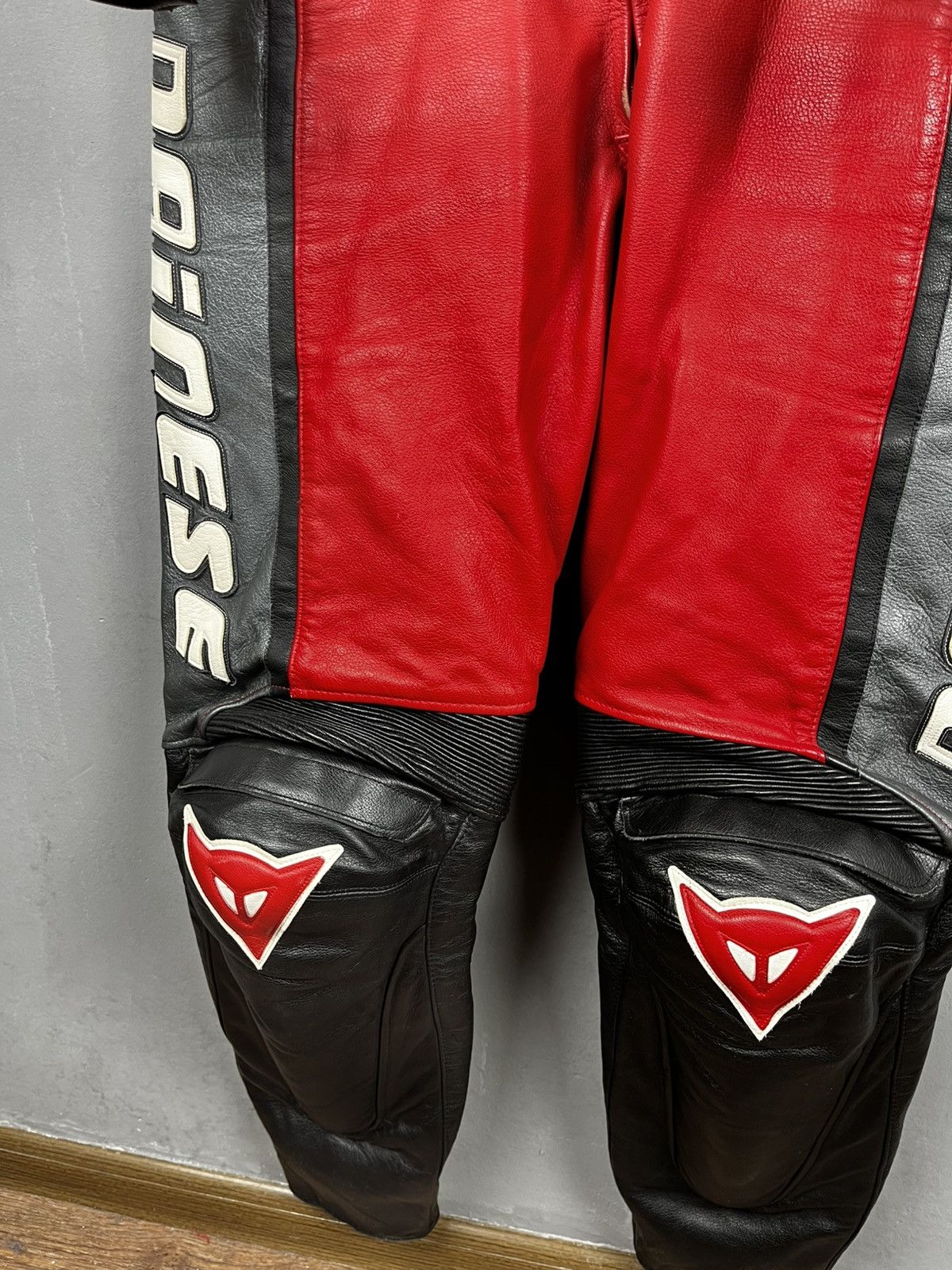 Dainese Dainese 27 leather suit racing jacket pants size 52 Size US L / EU 52-54 / 3 - 9 Thumbnail
