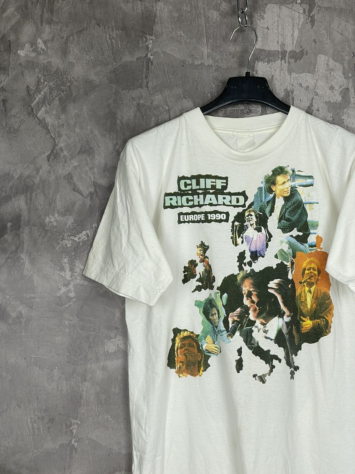 Band Tees × Vintage Cliff Richard Access Printed Tour TShirt 90s Pop Rock Roll Size US M / EU 48-50 / 2 - 3 Thumbnail