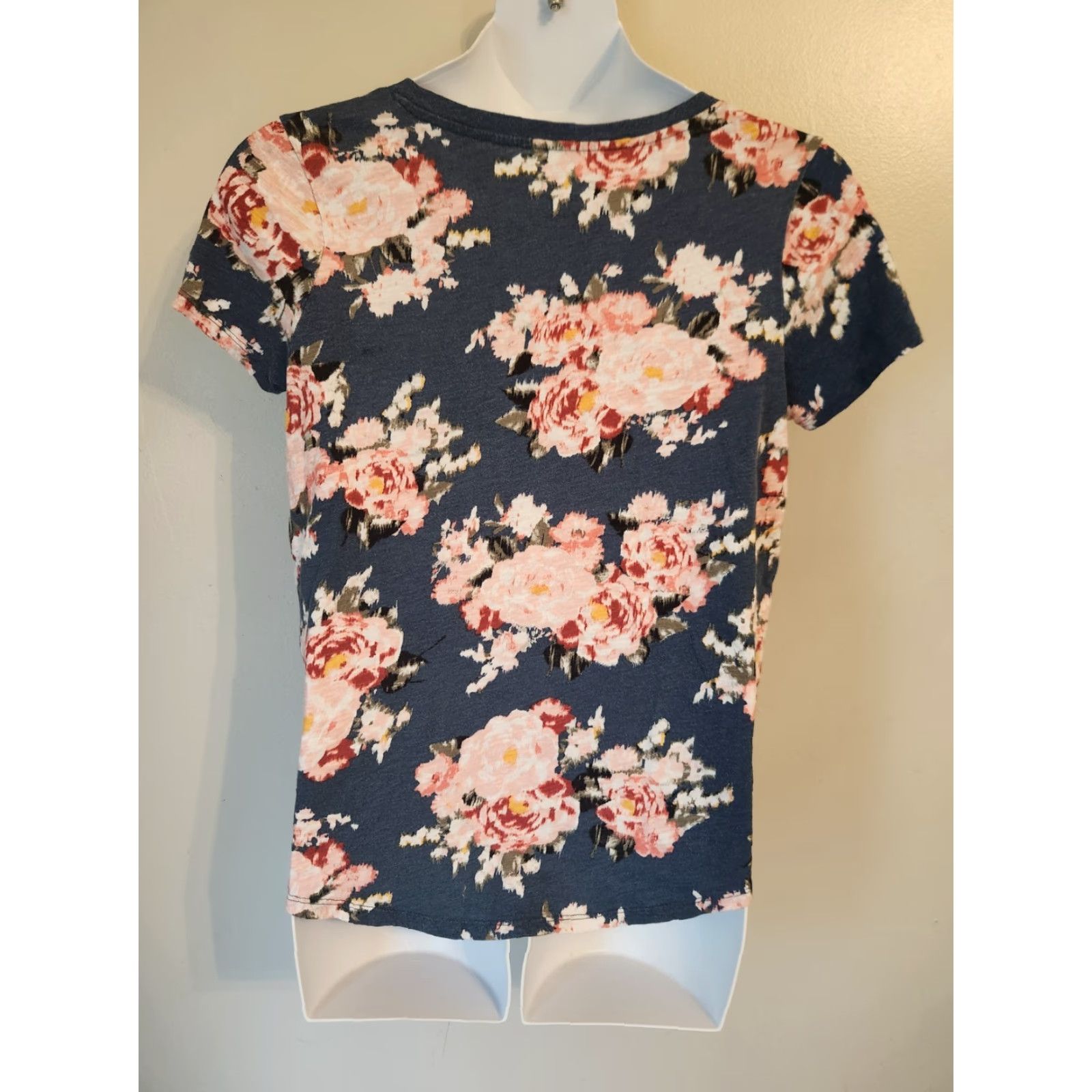 Torrid Torrid Blue Floral Short Sleeve T-Shirt M/L Women/V-Neck Casual Easy Care Lightweight 100% Cotton Regular Fit Colorful Size M / US 6-8 / IT 42-44 - 3 Thumbnail