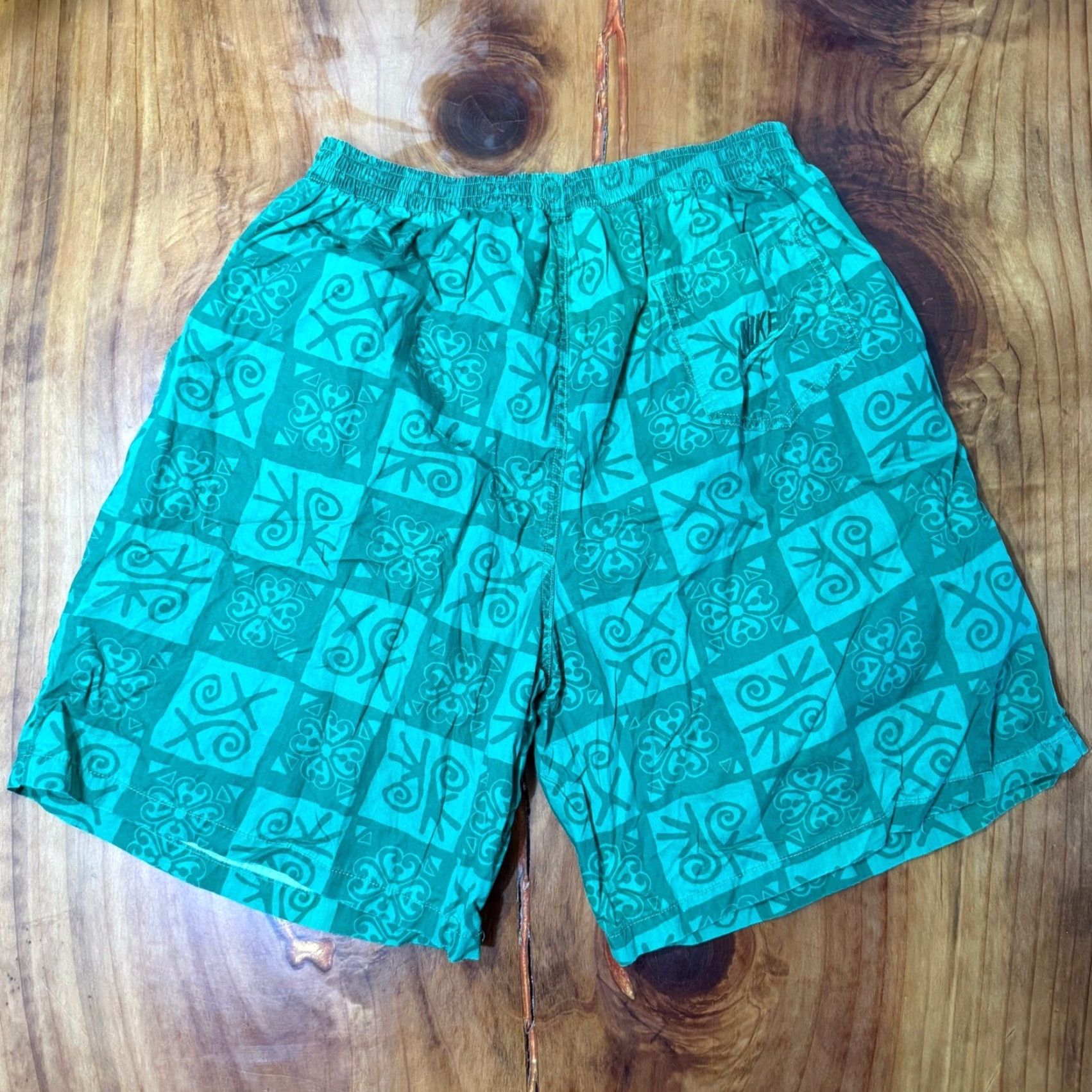 Nike VINTAGE Nike Mens Shorts Geometric All over print Cotton XL Green 90s Y2K Size US 36 / EU 52 - 4 Thumbnail