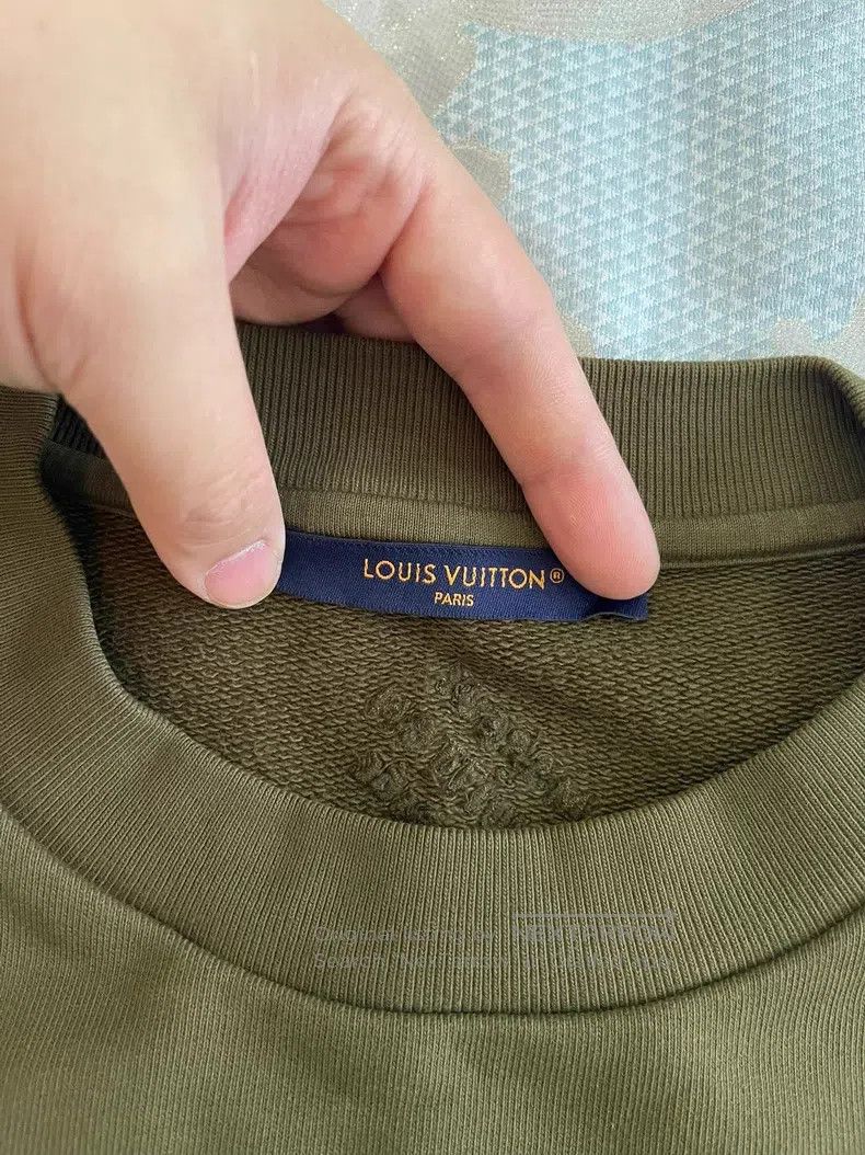 Louis Vuitton Louis Vuitton Front large logo sweatshirt Size US S / EU 44-46 / 1 - 5 Thumbnail