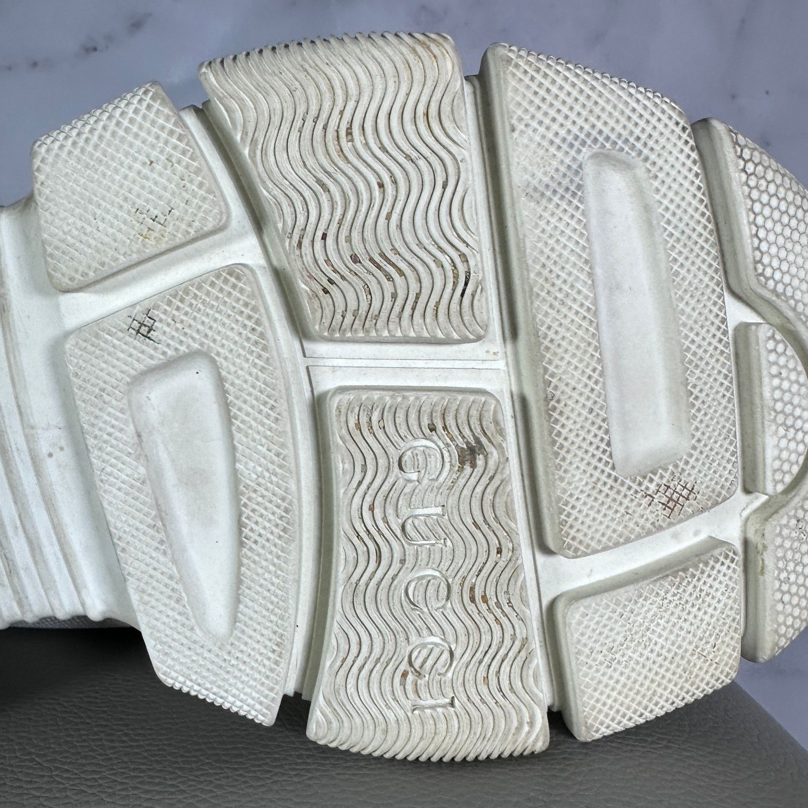 Gucci Flashtrek Low White Size US 7 / IT 37 - 12 Thumbnail