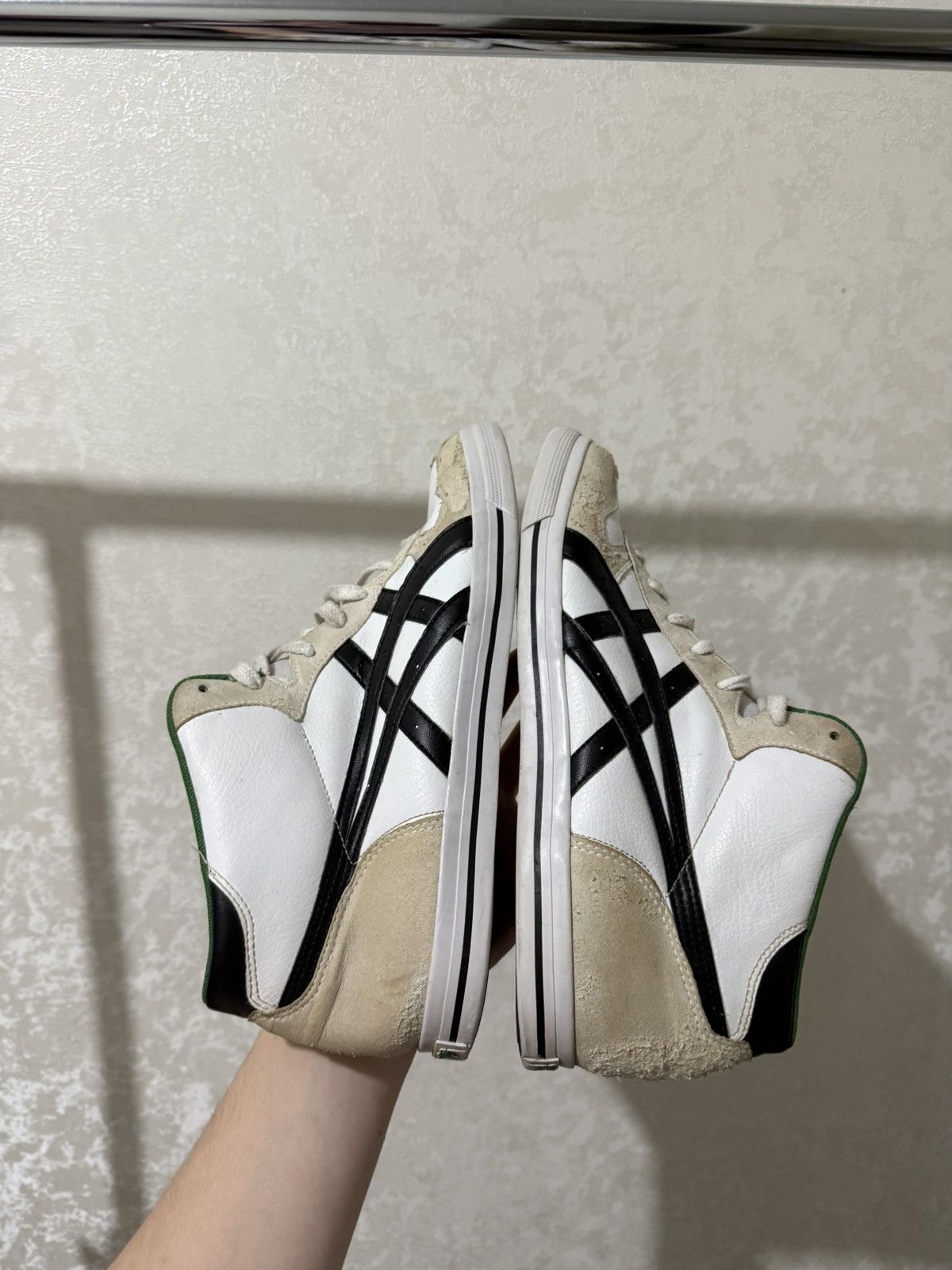 Asics ASICS ONITSUKA TIGER AARON MT HIGH-TOP SNEAKERS DISTRESSED Size US 10 / EU 43 - 19 Thumbnail