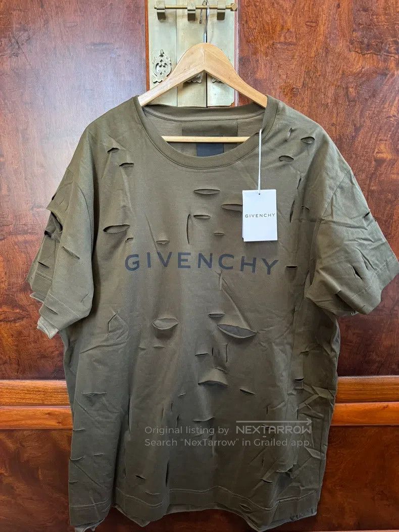 Givenchy Givenchy Men's distressed short-sleeve Size US XXL / EU 58 / 5 - 1 Thumbnail