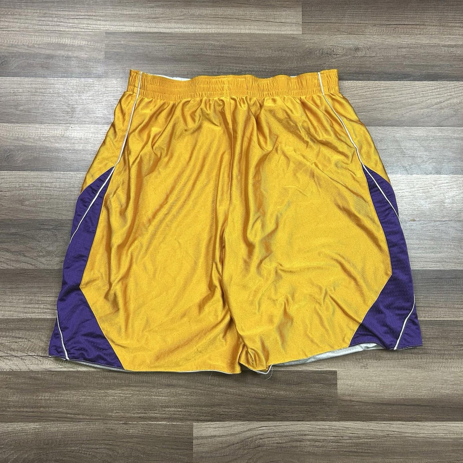 Nike VTG Nike Team Issue LA Lakers Reversible Shorts Kobe Sz 2XL Size US 40 / EU 56 - 2 Thumbnail