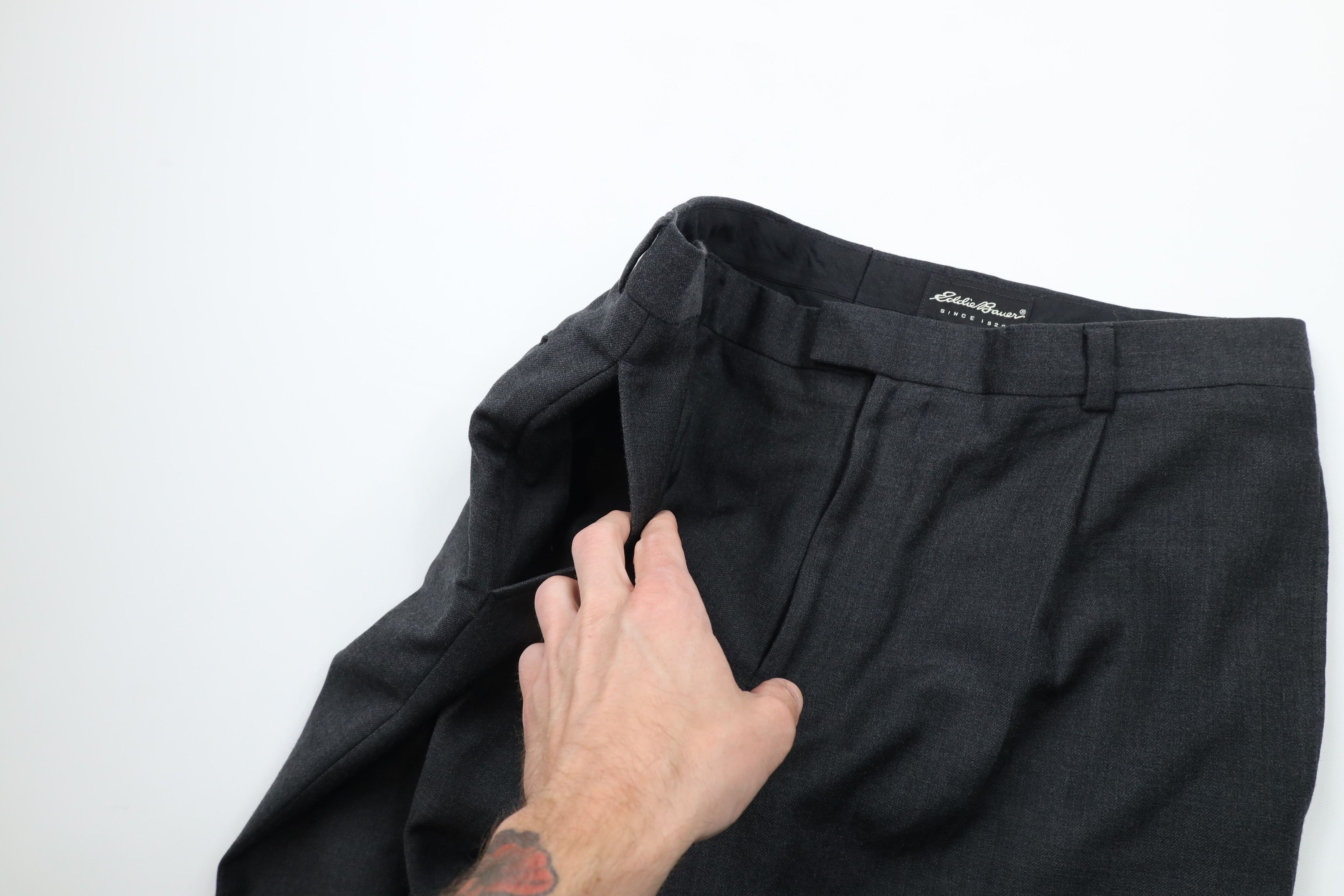 Eddie Bauer × Vintage Vintage 90s Eddie Bauer Cuffed Wool Chino Pants Dark Gray Size US 36 / EU 52 - 7 Thumbnail
