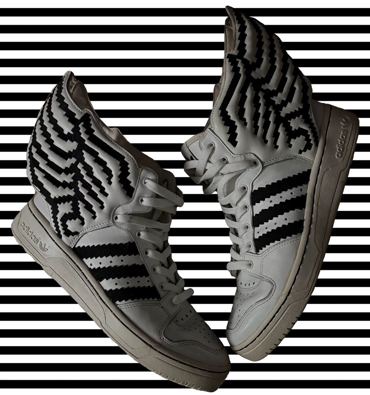 Adidas × Jeremy Scott Rare Adidas x Jeremy Scott Pixel Wings