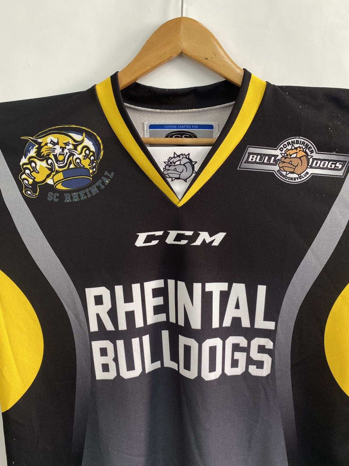 Ccm Vintage 90s CCM NHL Hockey Jersey Rheintal Bulldogs rare Size US M / EU 48-50 / 2 - 4 Thumbnail