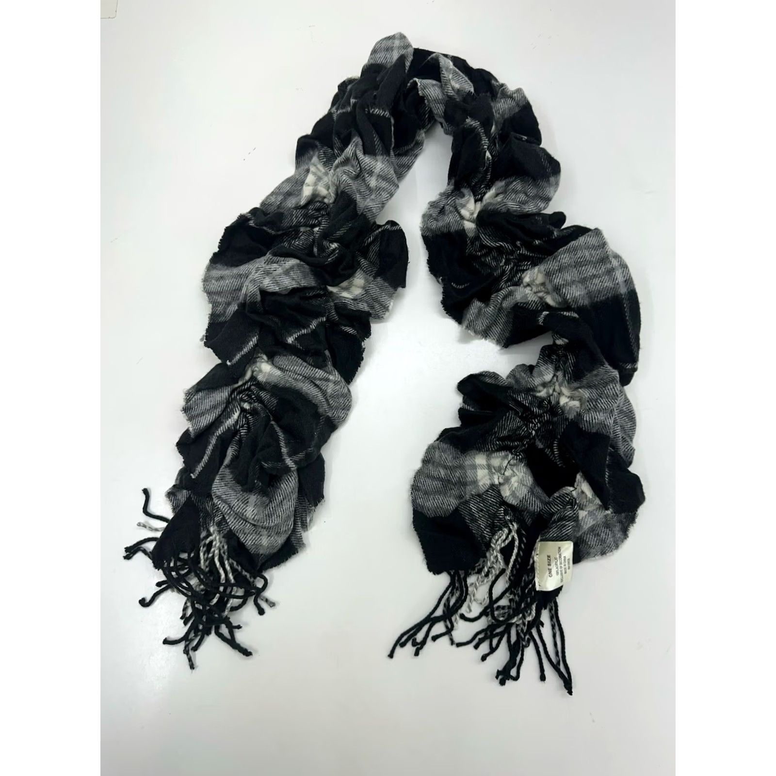 Vintage Unbranded Womens Scarf One Size Black Gray Plaid Acrylic Fringe Soft Size ONE SIZE - 2 Thumbnail