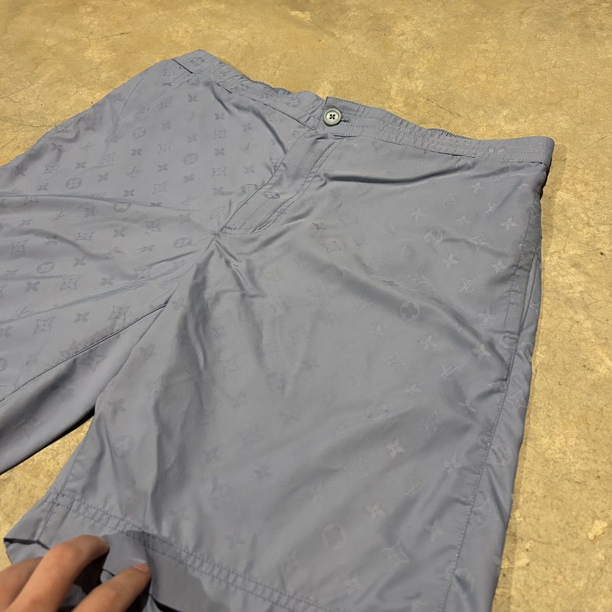 Designer × Louis Vuitton Louis Vuitton Monogram LV Print Nylon Baby Blue Shorts Size US 33 - 4 Thumbnail