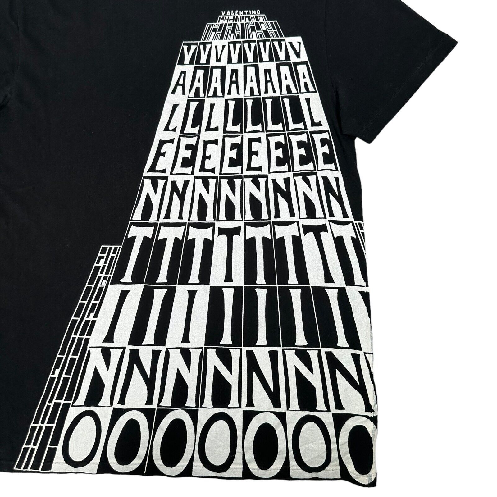 Valentino Valentino Size L T-shirt Black Skyscraper Graphic Logo Tee Size US L / EU 52-54 / 3 - 8 Thumbnail