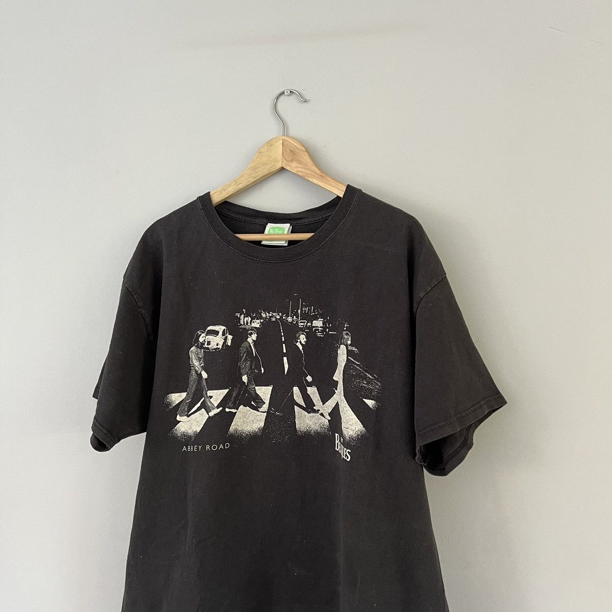 image of Vintage 2000 The Beatles Abbey Road T-Shirt in Black, Men's (Size XL)